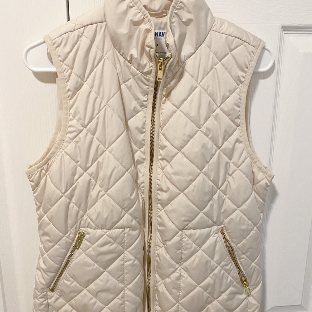 Old Navy Women’s cream puffer vest